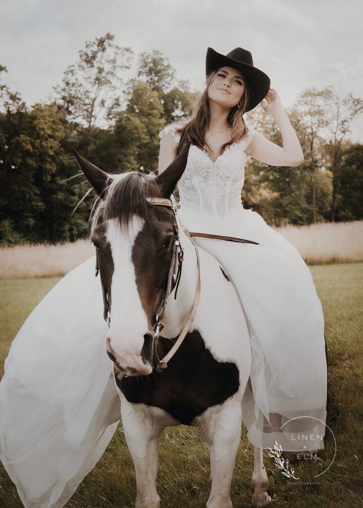 Bride On A Horse Linen Elm Photography 16 Websize |