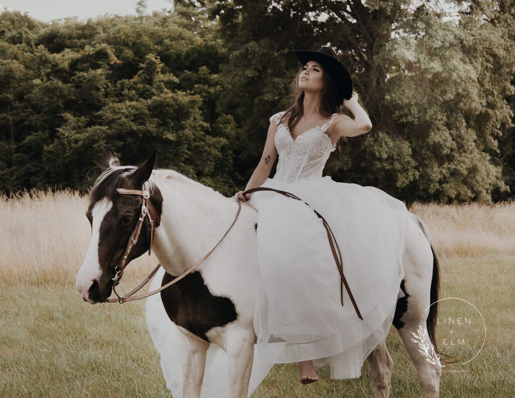 Bride On A Horse Linen Elm Photography 5 Websize 1 |