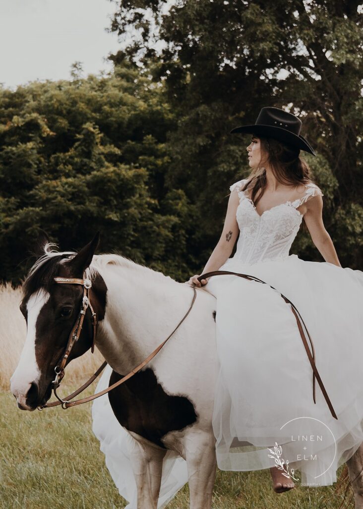 Bride On A Horse Linen Elm Photography 6 Websize |