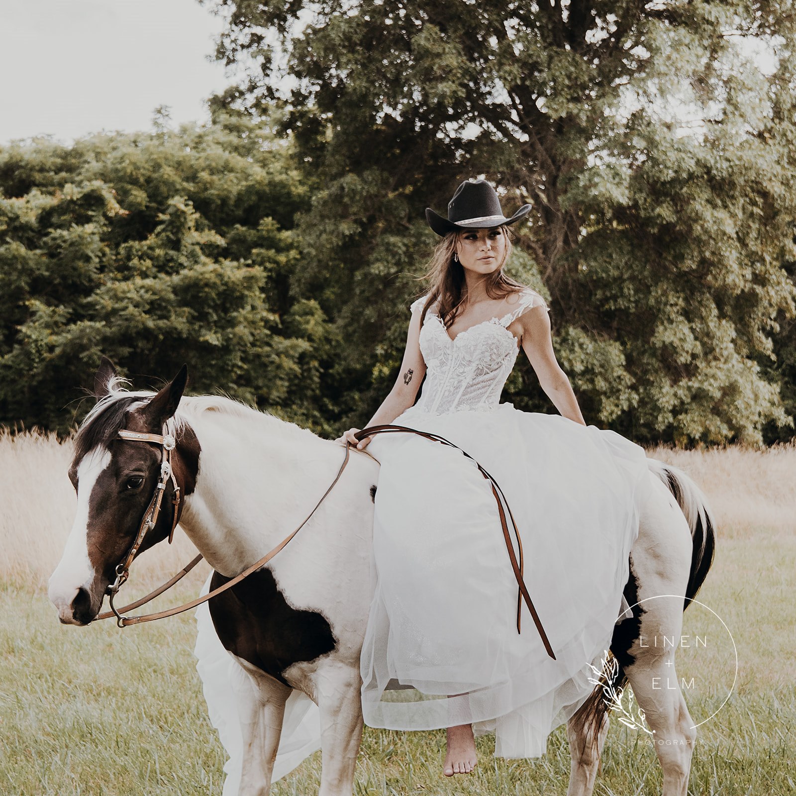 Bride On A Horse Linen Elm Photography 7 Websize | Cincinnati Wedding Photographer | Fine Art Photography | Documentary Style | Linen &Amp; Elm Photography