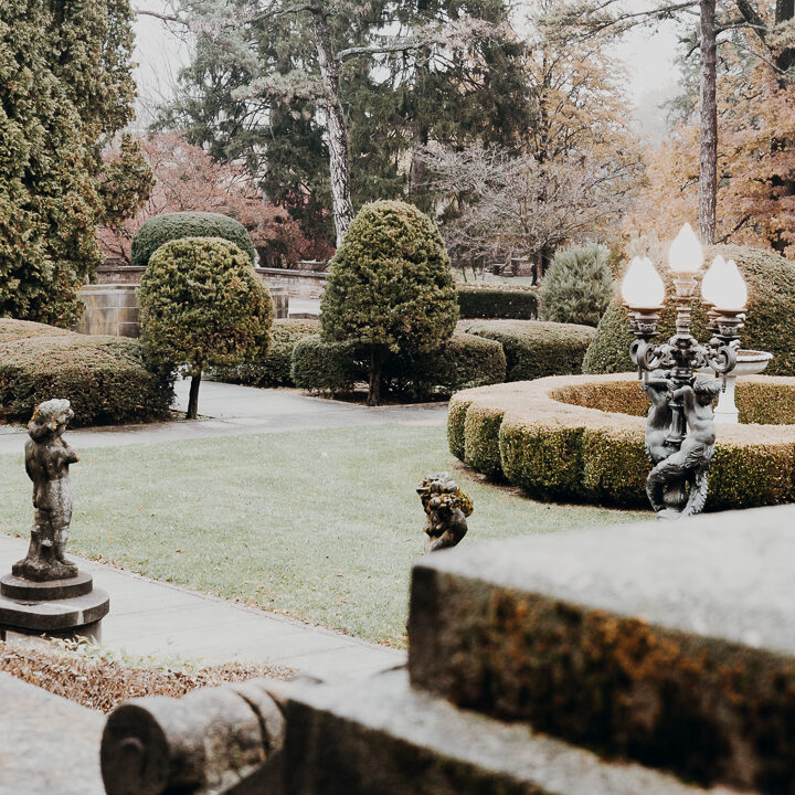 Cincinnati Wedding Photgrapher Courtyard at Laurel Court Wedding Venue