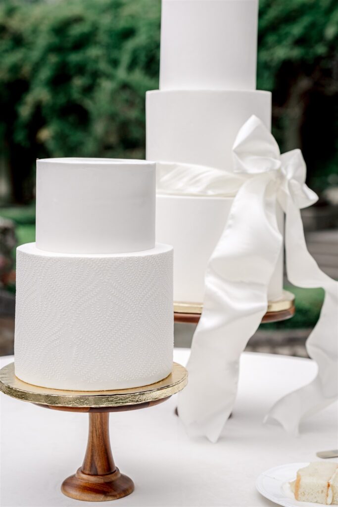 Cincinnati Wedding Photographer Elegant 3 Tiered Cake
